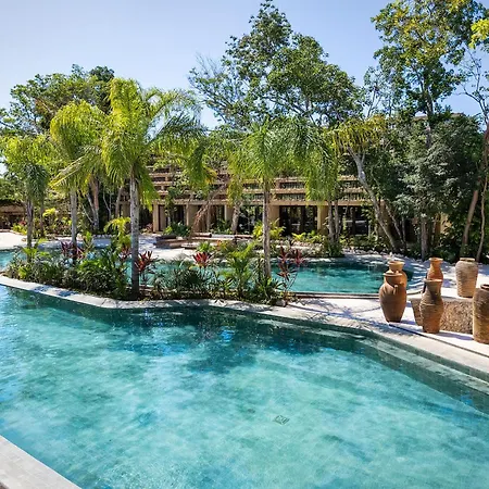 Private Garden Pool Access Near Jaguar Park Apartment